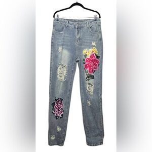 Amazon Floral & Pearls Embroidered Women's Distressed Jeans💕